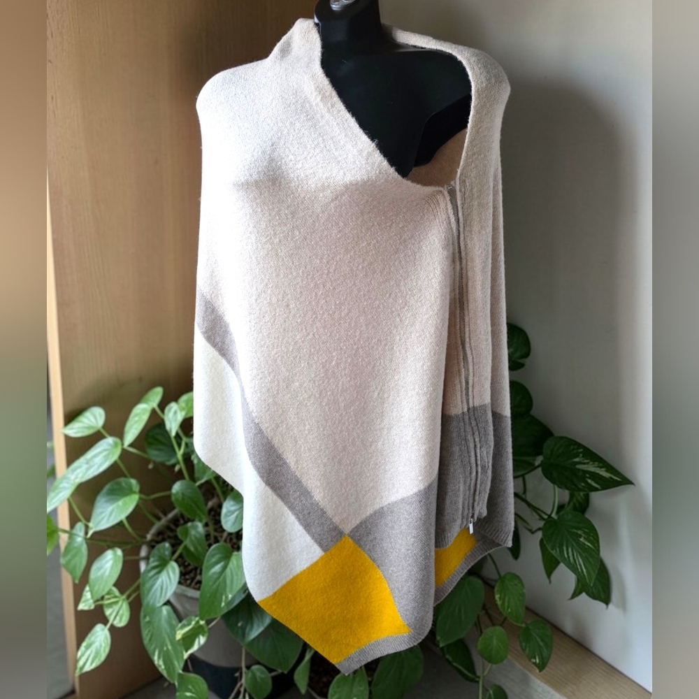Tommy Bahama Merino Wool Blend Elegant Beige & Yellow Zippered Sweater Shawl